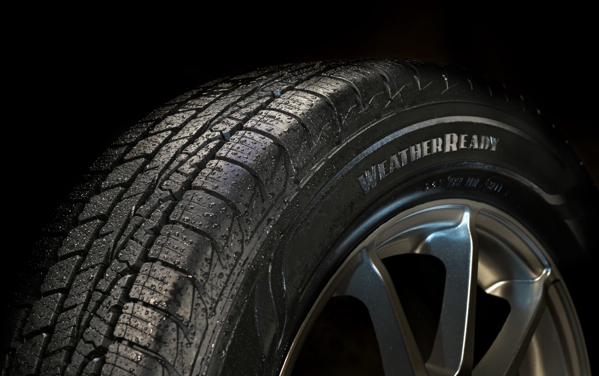 Goodyear Assurance WeatherReady-däck med vattendroppar i mönstret